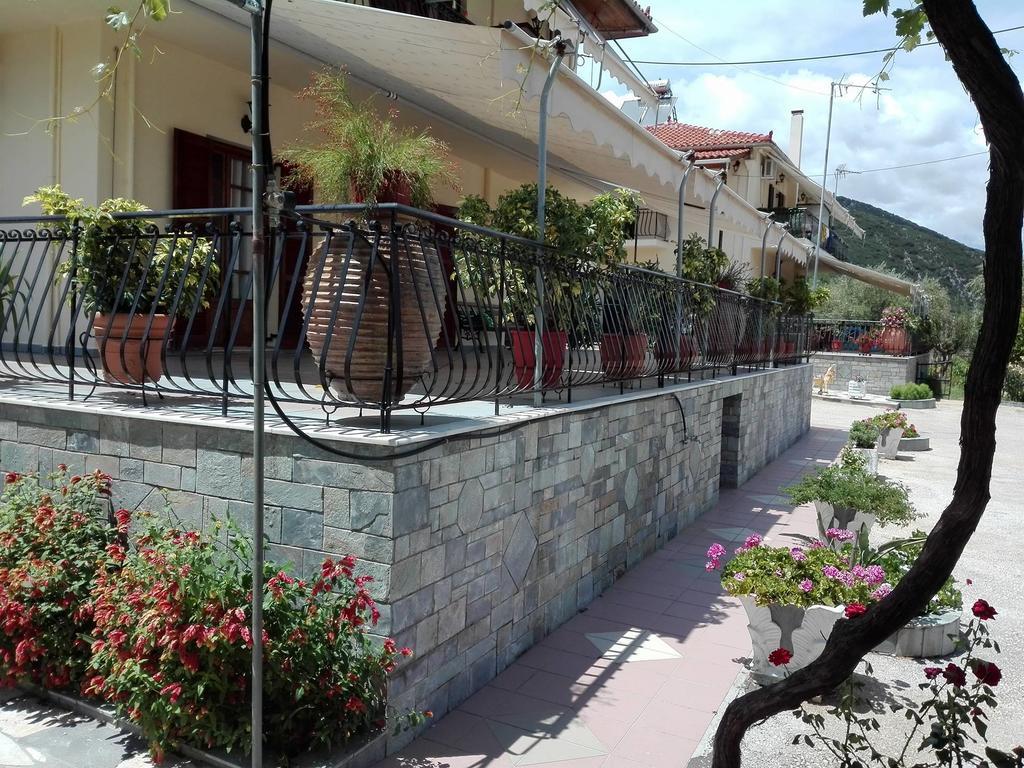Toulatos Pantelis Pouláta Exterior foto